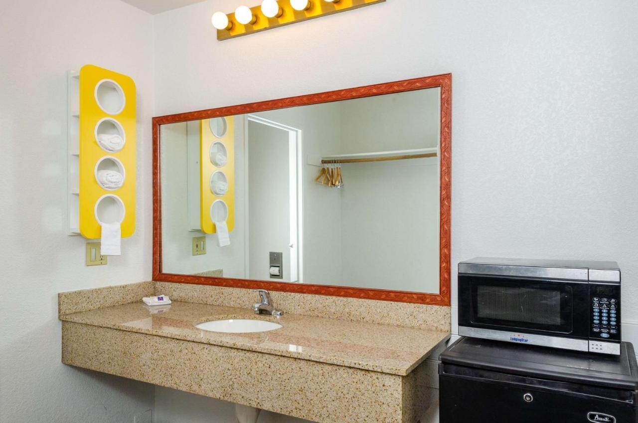 Motel 6 Oakdale, Ca Экстерьер фото