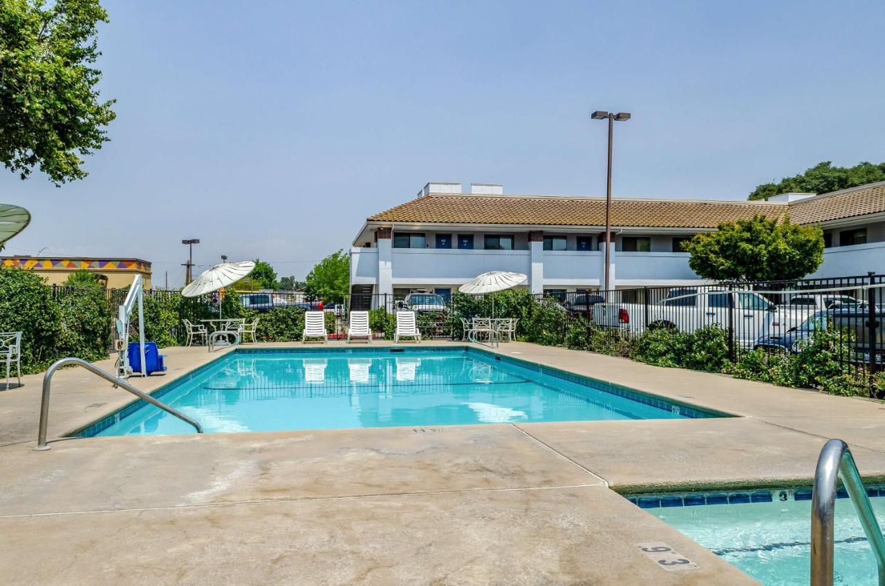 Motel 6 Oakdale, Ca Экстерьер фото