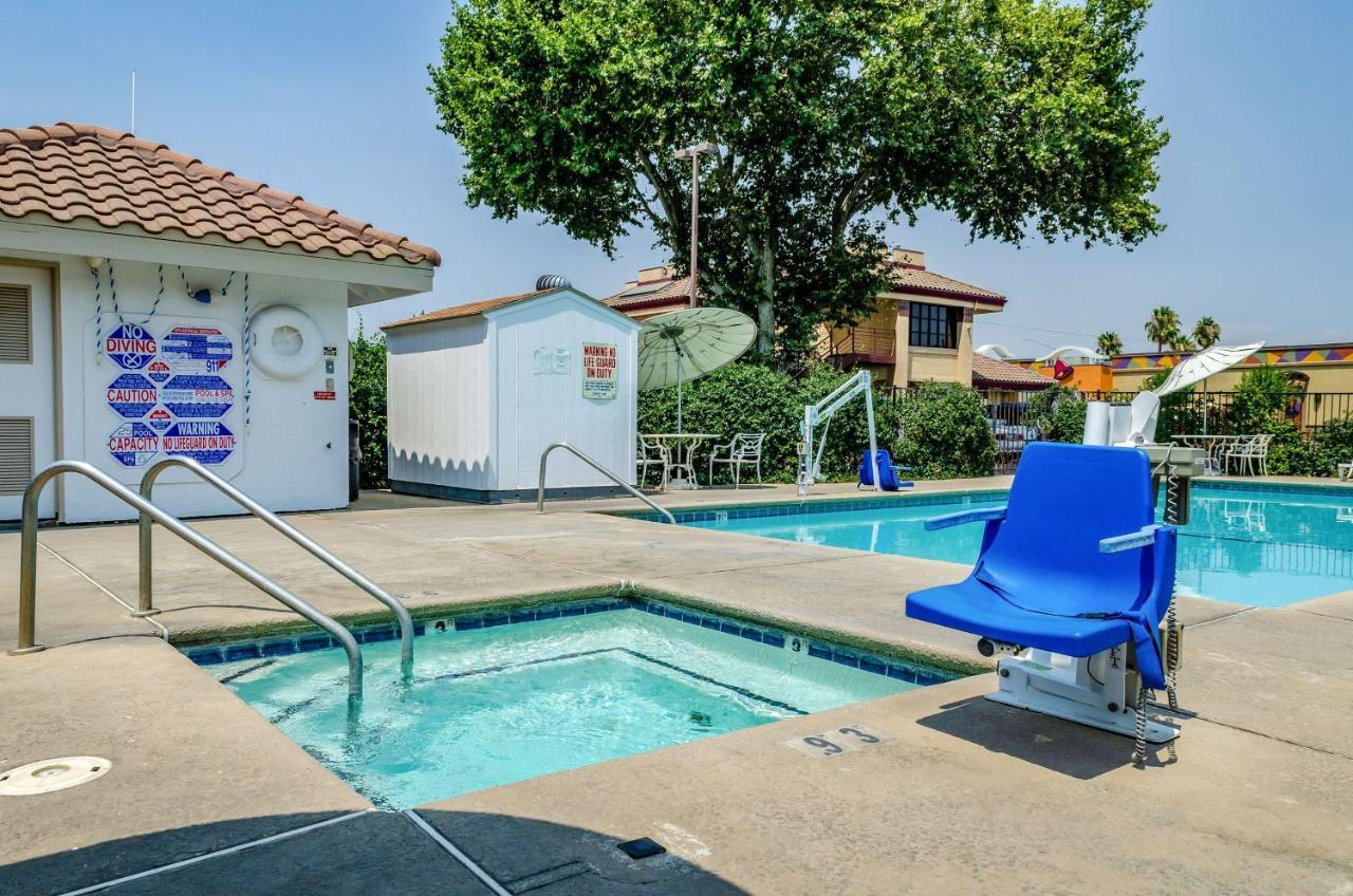 Motel 6 Oakdale, Ca Экстерьер фото