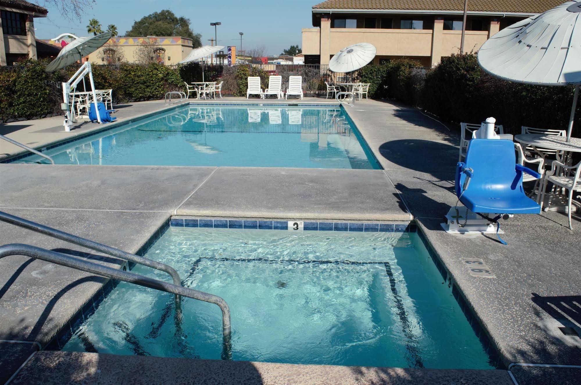 Motel 6 Oakdale, Ca Экстерьер фото